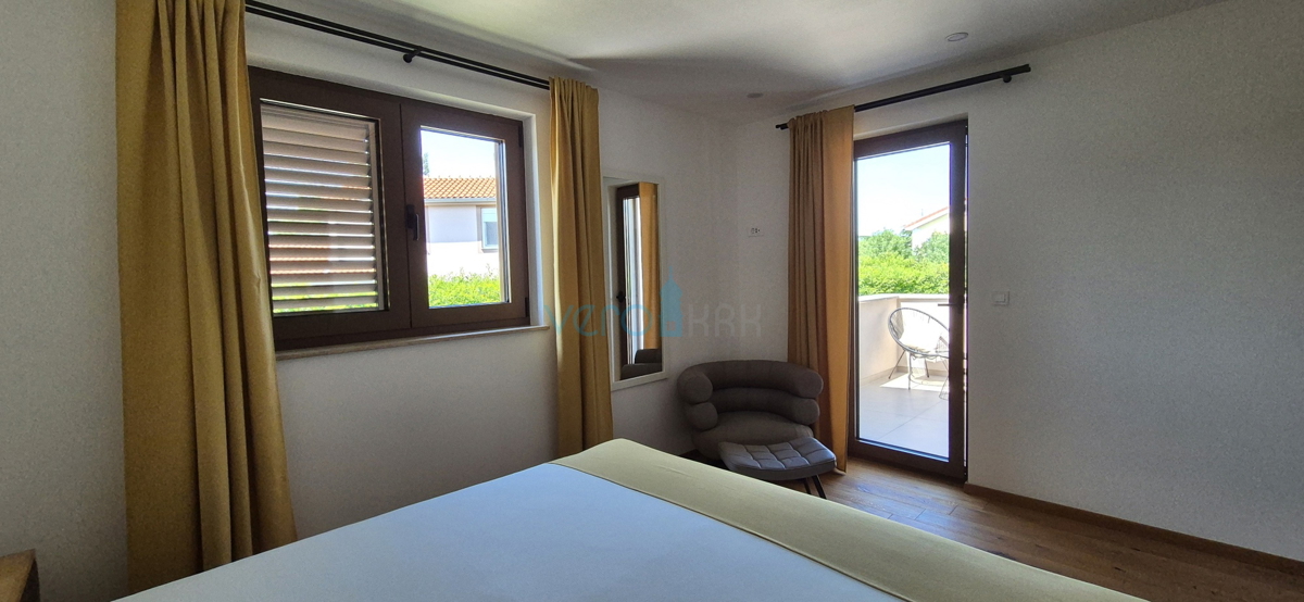Città di Krk, periferia, villa bifamiliare, nuova costruzione, piscina, vendita
