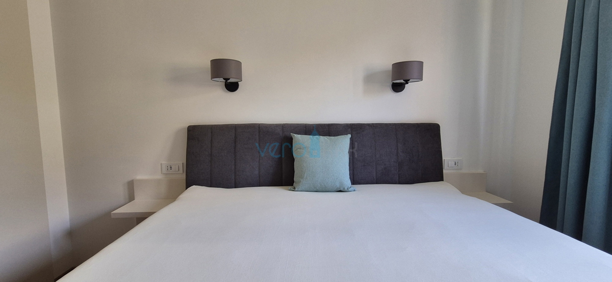 Città di Krk, periferia, villa bifamiliare, nuova costruzione, piscina, vendita
