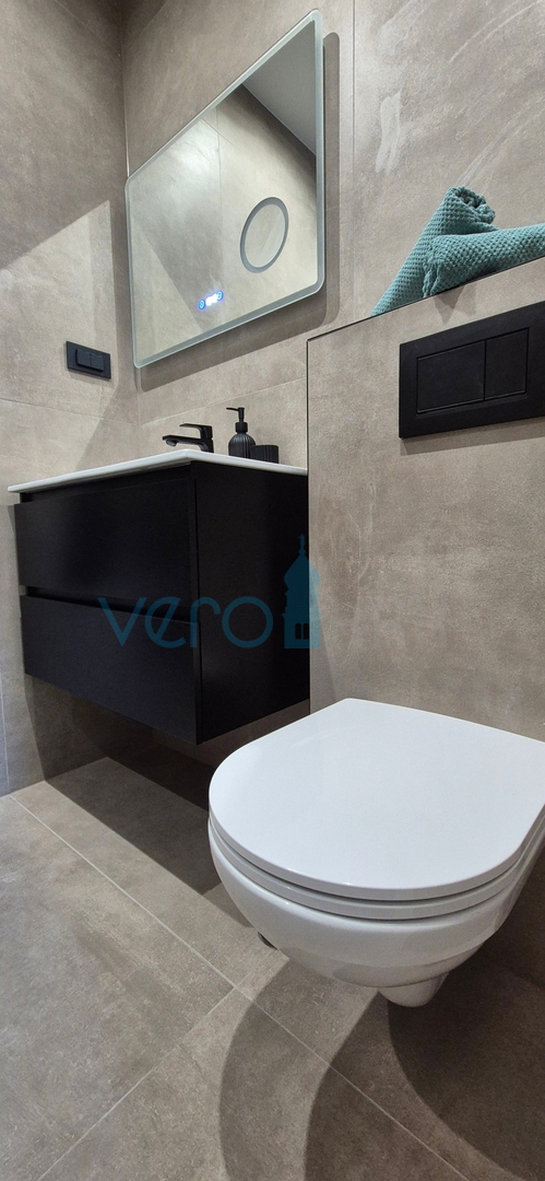 Città di Krk, periferia, villa bifamiliare, nuova costruzione, piscina, vendita