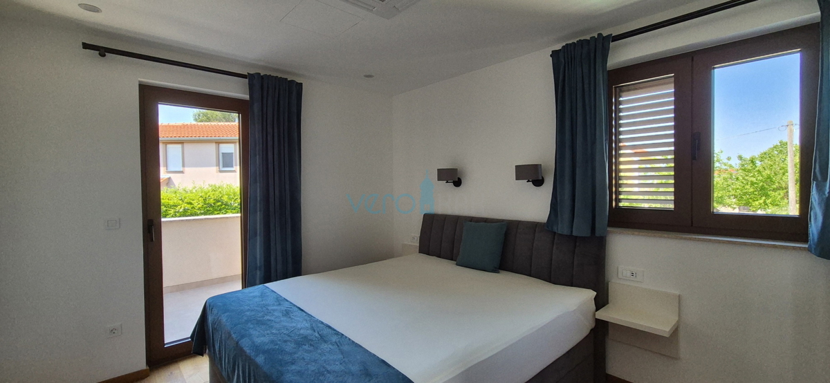 Città di Krk, periferia, villa bifamiliare, nuova costruzione, piscina, vendita