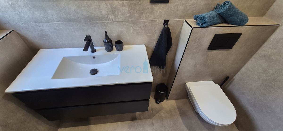 Città di Krk, periferia, villa bifamiliare, nuova costruzione, piscina, vendita