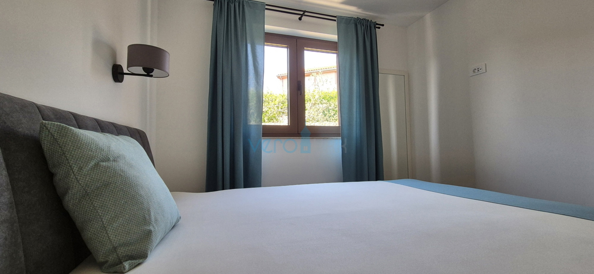 Città di Krk, periferia, villa bifamiliare, nuova costruzione, piscina, vendita