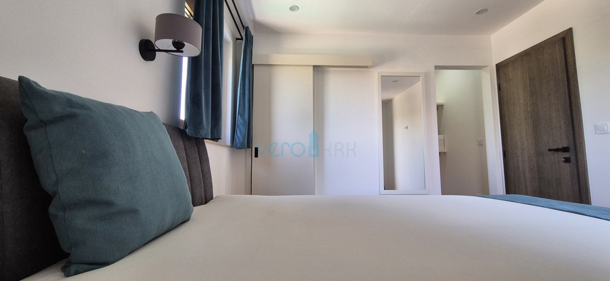 Città di Krk, periferia, villa bifamiliare, nuova costruzione, piscina, vendita