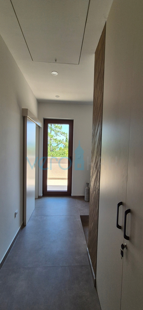 Città di Krk, periferia, villa bifamiliare, nuova costruzione, piscina, vendita