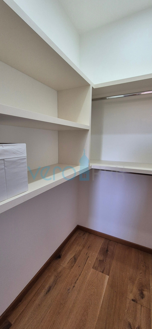 Città di Krk, periferia, villa bifamiliare, nuova costruzione, piscina, vendita