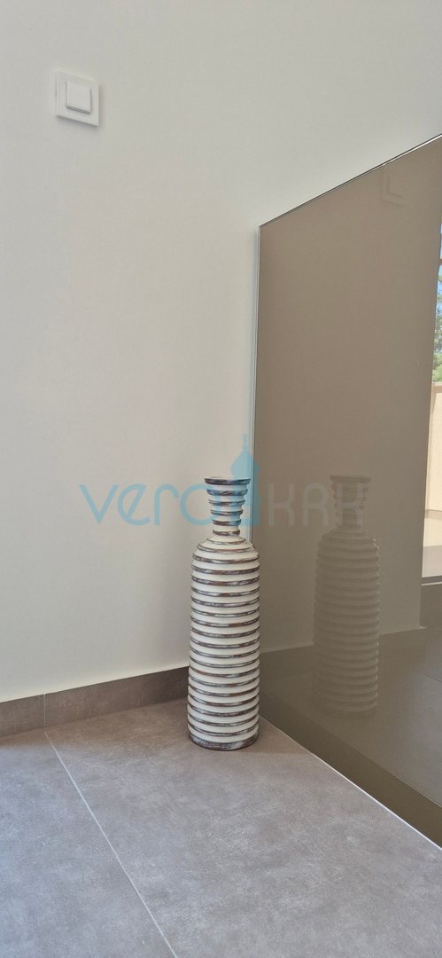 Città di Krk, periferia, villa bifamiliare, nuova costruzione, piscina, vendita