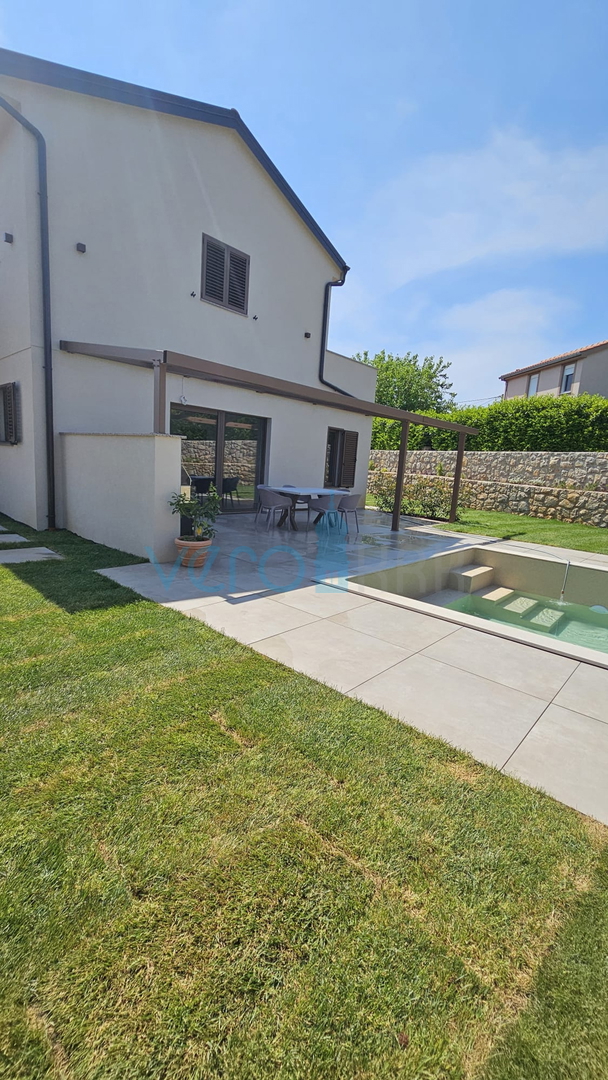 Città di Krk, periferia, villa bifamiliare, nuova costruzione, piscina, vendita