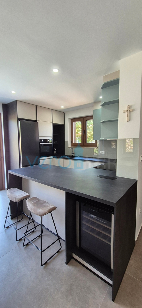 Città di Krk, periferia, villa bifamiliare, nuova costruzione, piscina, vendita