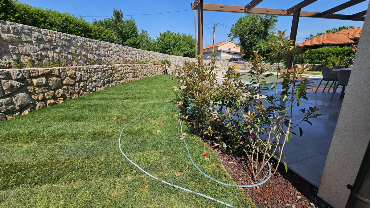 Città di Krk, periferia, villa bifamiliare, nuova costruzione, piscina, vendita