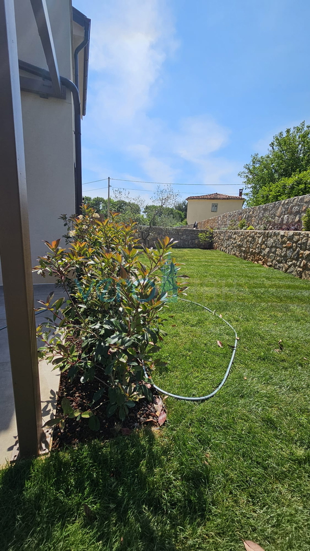 Città di Krk, periferia, villa bifamiliare, nuova costruzione, piscina, vendita