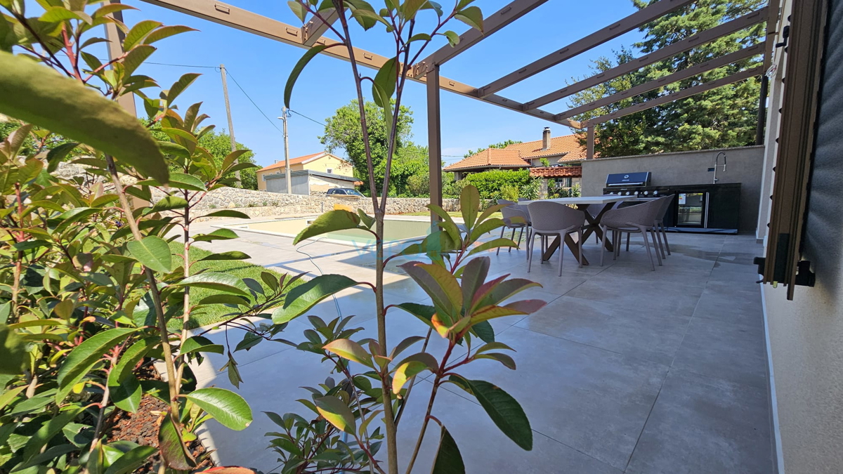 Città di Krk, periferia, villa bifamiliare, nuova costruzione, piscina, vendita