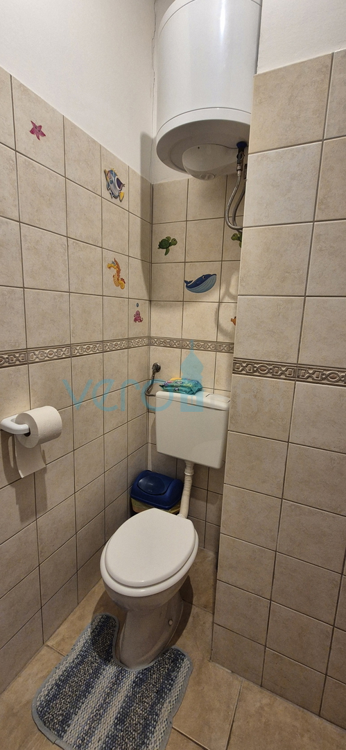 Crikvenica, centro - 62 m2, 2 camere/soggiorno con angolo cottura, seconda fila dal mare, vendita