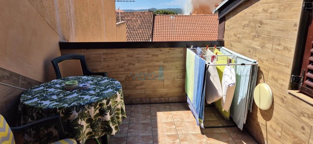 Crikvenica, centro - 62 m2, 2 camere/soggiorno con angolo cottura, seconda fila dal mare, vendita