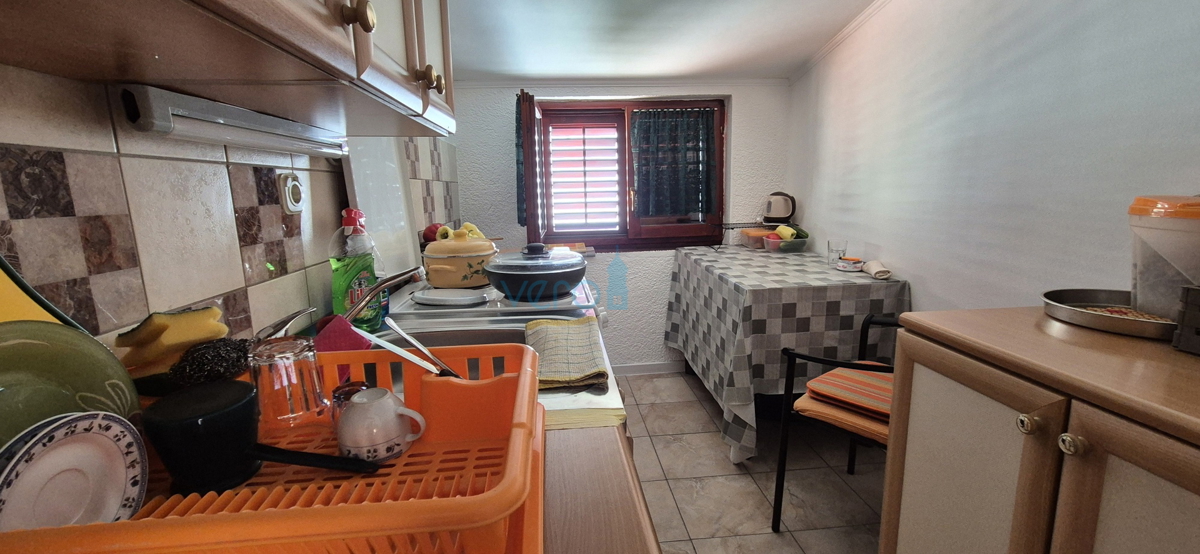 Crikvenica, centro - 62 m2, 2 camere/soggiorno con angolo cottura, seconda fila dal mare, vendita