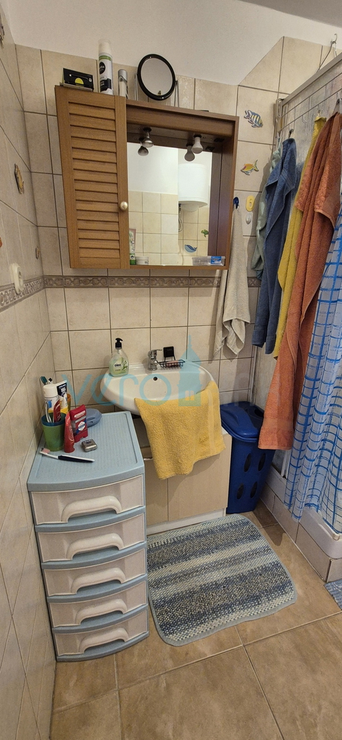 Crikvenica, centro - 62 m2, 2 camere/soggiorno con angolo cottura, seconda fila dal mare, vendita