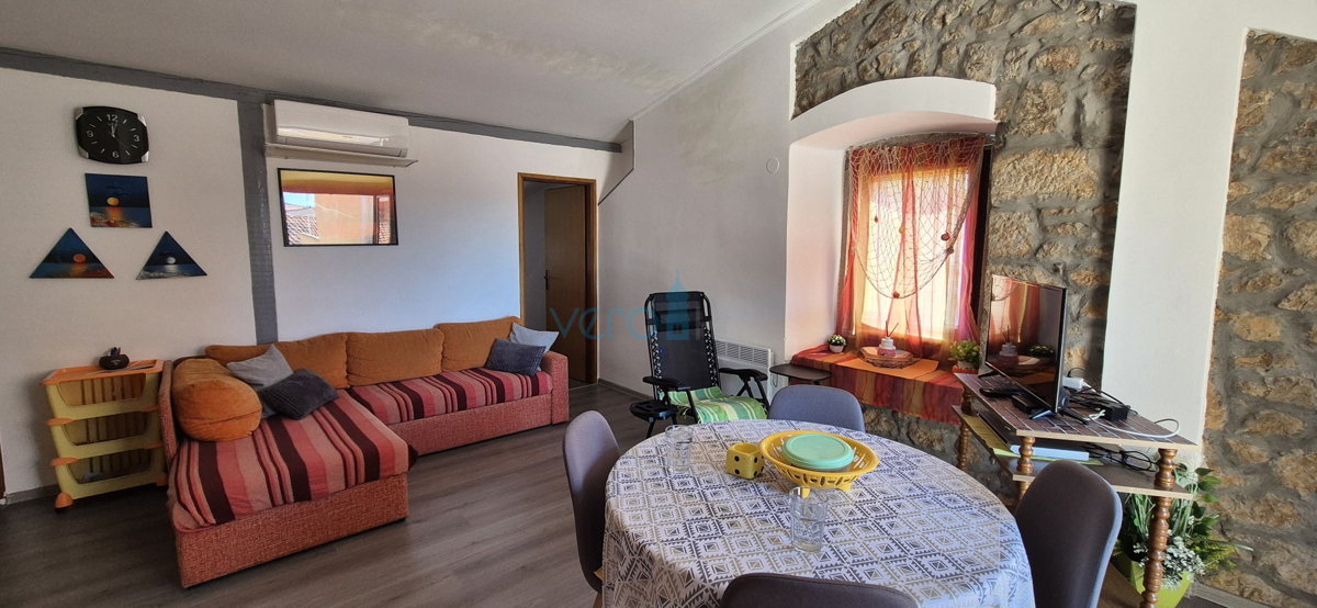 Crikvenica, centro - 62 m2, 2 camere/soggiorno con angolo cottura, seconda fila dal mare, vendita