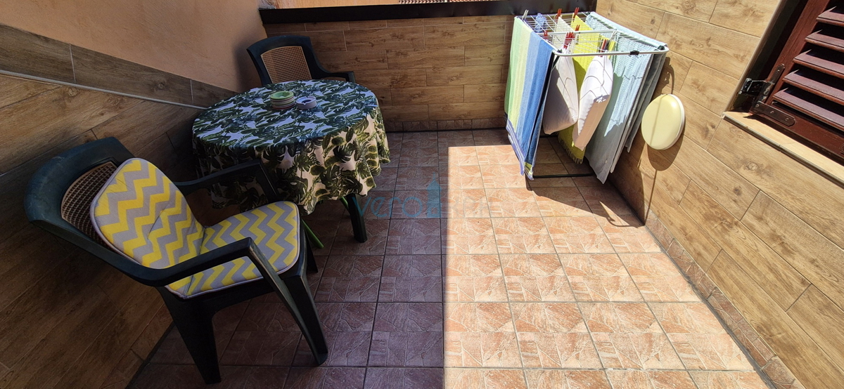 Crikvenica, centro - 62 m2, 2 camere/soggiorno con angolo cottura, seconda fila dal mare, vendita