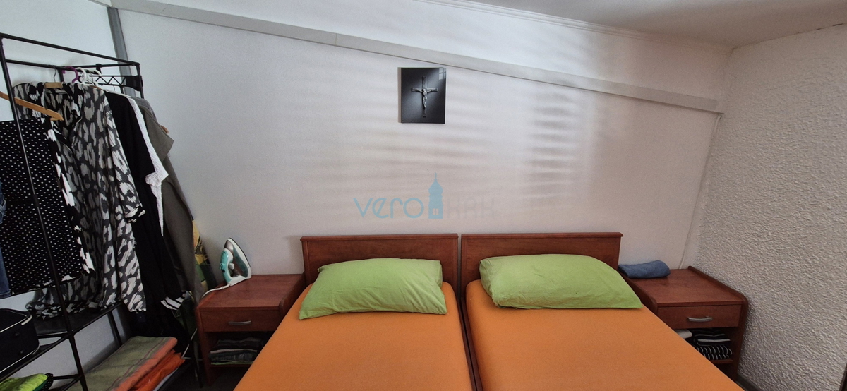 Crikvenica, centro - 62 m2, 2 camere/soggiorno con angolo cottura, seconda fila dal mare, vendita