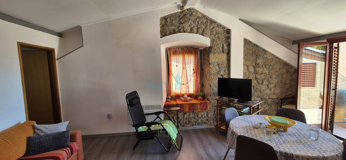 Crikvenica, centro - 62 m2, 2 camere/soggiorno con angolo cottura, seconda fila dal mare, vendita