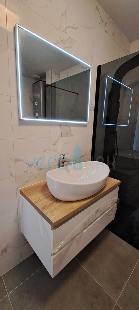 Città di Krk, moderno appartamento bilocale al piano terra con giardino, nuova costruzione, vendita