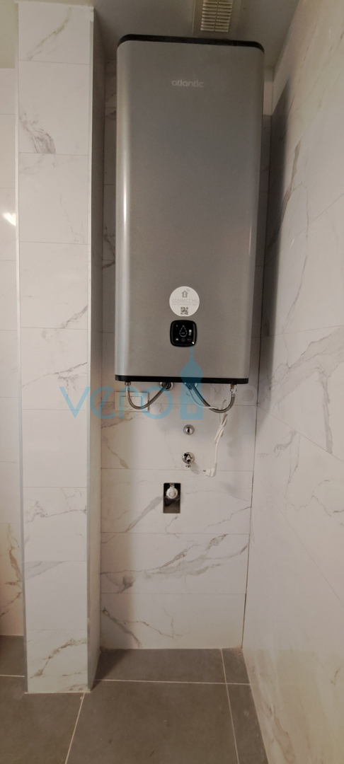 Città di Krk, moderno appartamento bilocale al piano terra con giardino, nuova costruzione, vendita