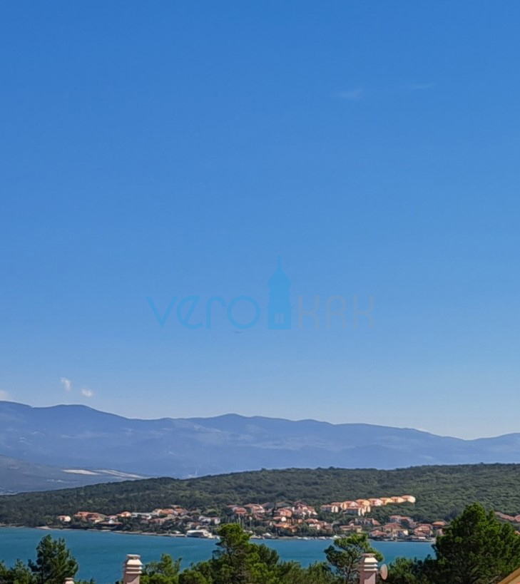 Isola di Krk, Cizici, appartamento con due camere da letto con soggiorno, due balconi e vista mare