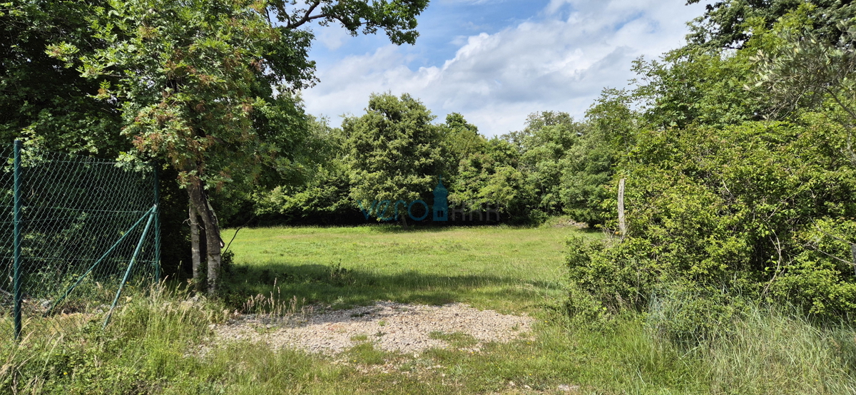 Isola di Krk, Vrbnik, terreno nella zona T3 (campeggi) 5633 m2, in vendita