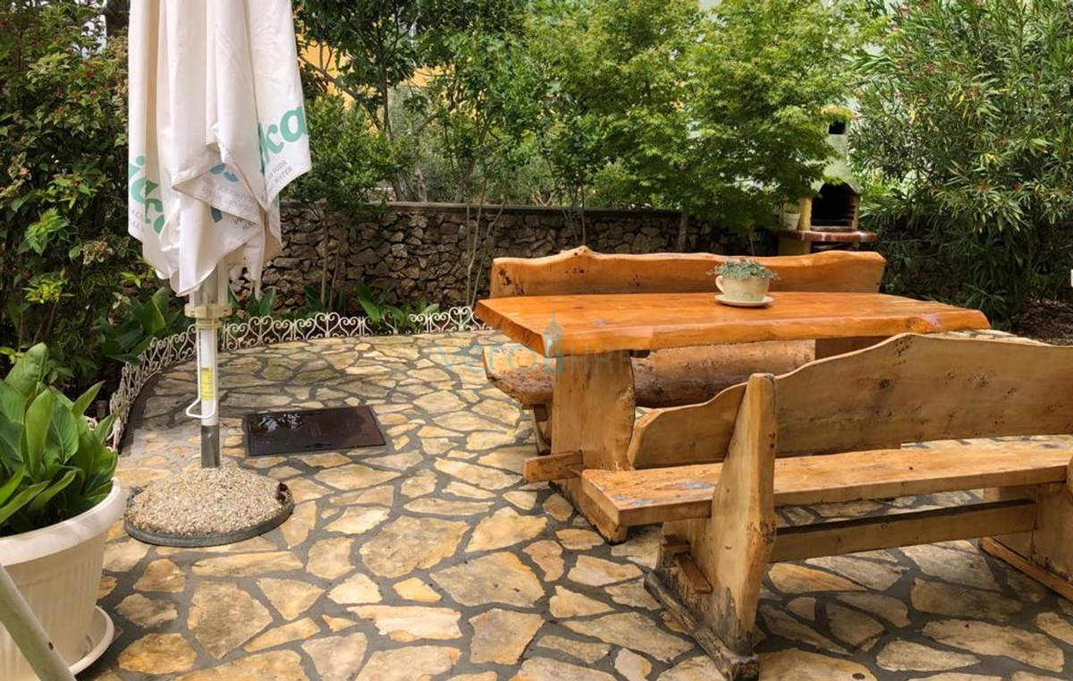 Isola di Krk, baia di Soline, appartamento con una camera da letto, 57 m2, piano terra, in vendita