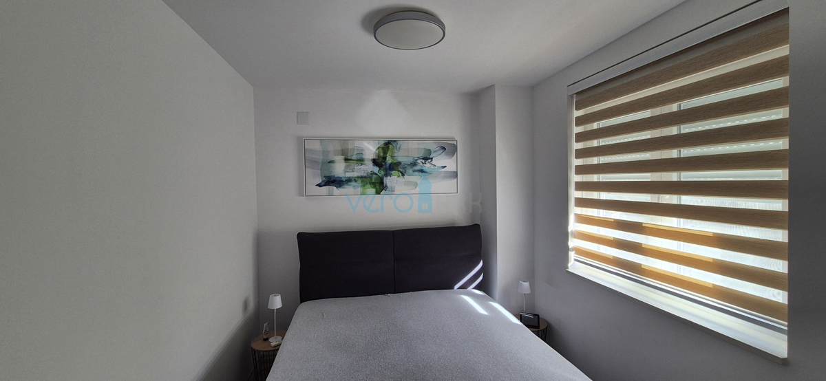 Isola di Krk, Malinska, centro, appartamento su due livelli con giardino, vendita