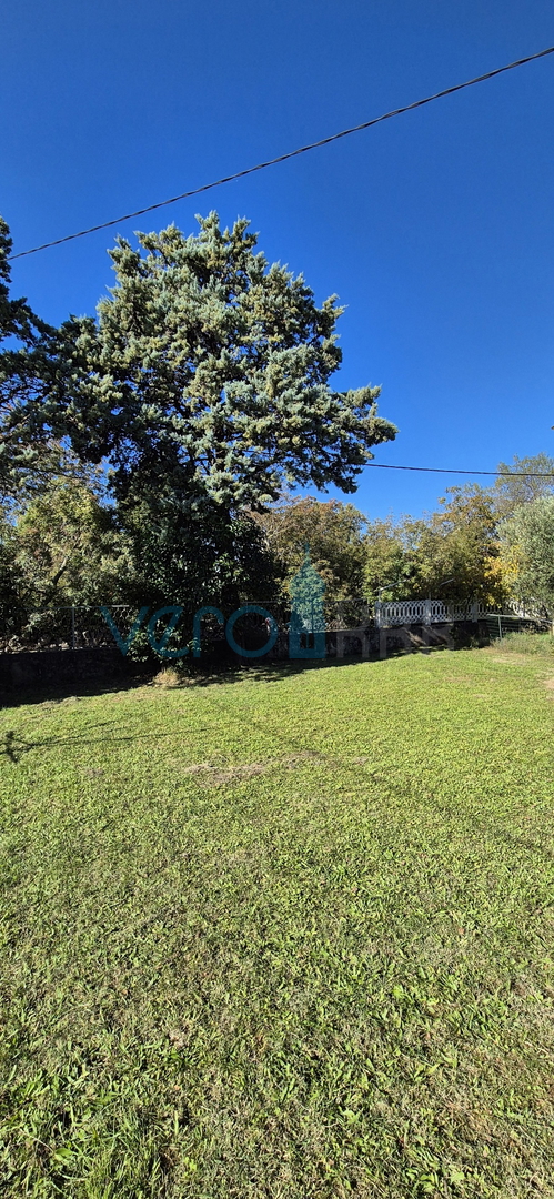 Isola di Krk, Dobrinj, dintorni, casa indipendente con ampio giardino, in vendita