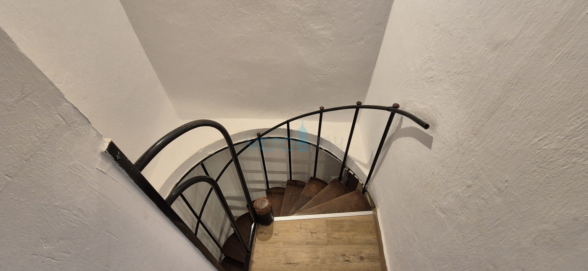 Isola di Krk, Dobrinj, dintorni, casa indipendente con ampio giardino, in vendita