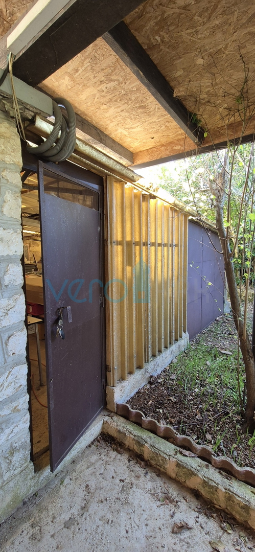 Isola di Krk, Dobrinj, dintorni, casa indipendente con ampio giardino, in vendita