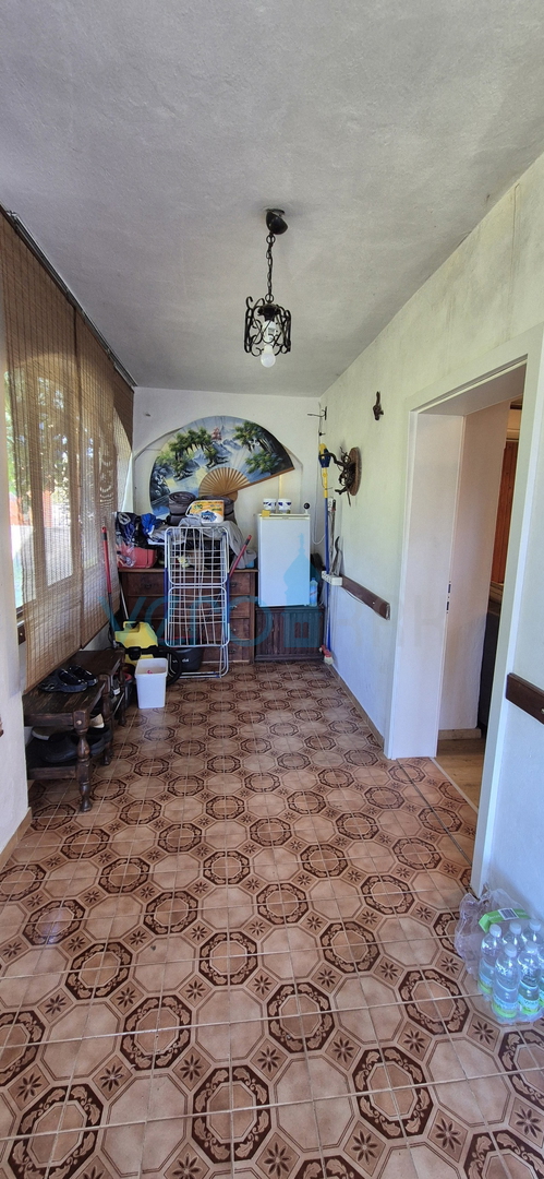 Isola di Krk, Dobrinj, dintorni, casa indipendente con ampio giardino, in vendita