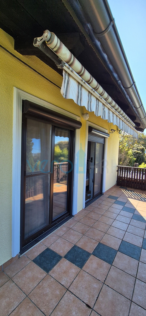 Isola di Krk, Dobrinj, dintorni, casa indipendente con ampio giardino, in vendita