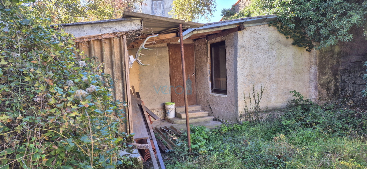 Isola di Krk, Dobrinj, dintorni, casa indipendente con ampio giardino, in vendita