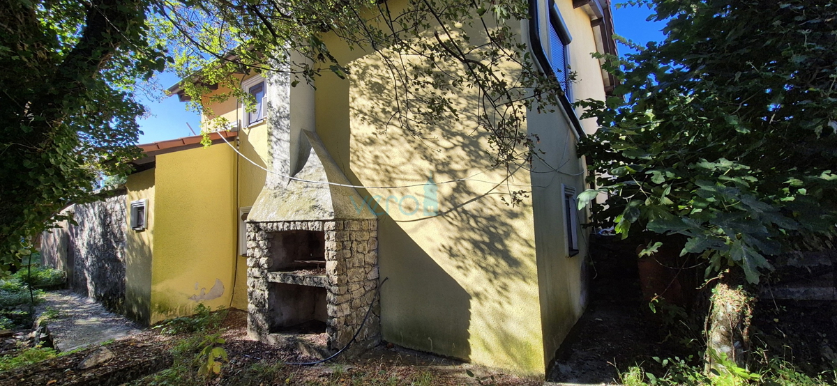 Isola di Krk, Dobrinj, dintorni, casa indipendente con ampio giardino, in vendita