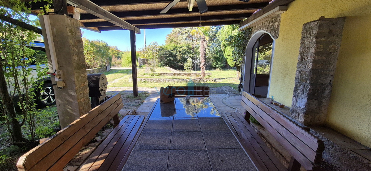 Isola di Krk, Dobrinj, dintorni, casa indipendente con ampio giardino, in vendita