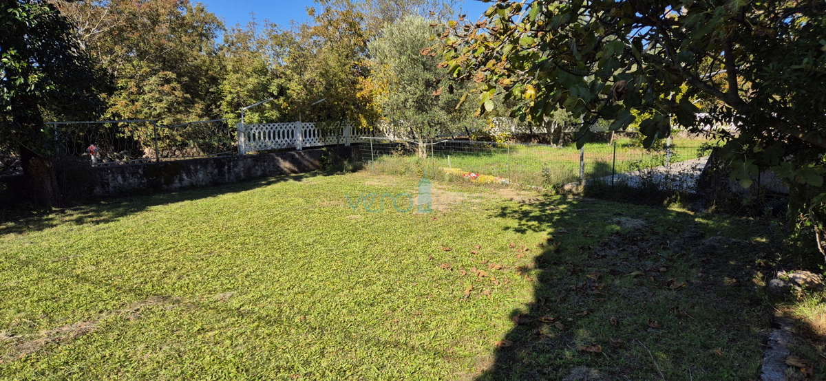 Isola di Krk, Dobrinj, dintorni, casa indipendente con ampio giardino, in vendita