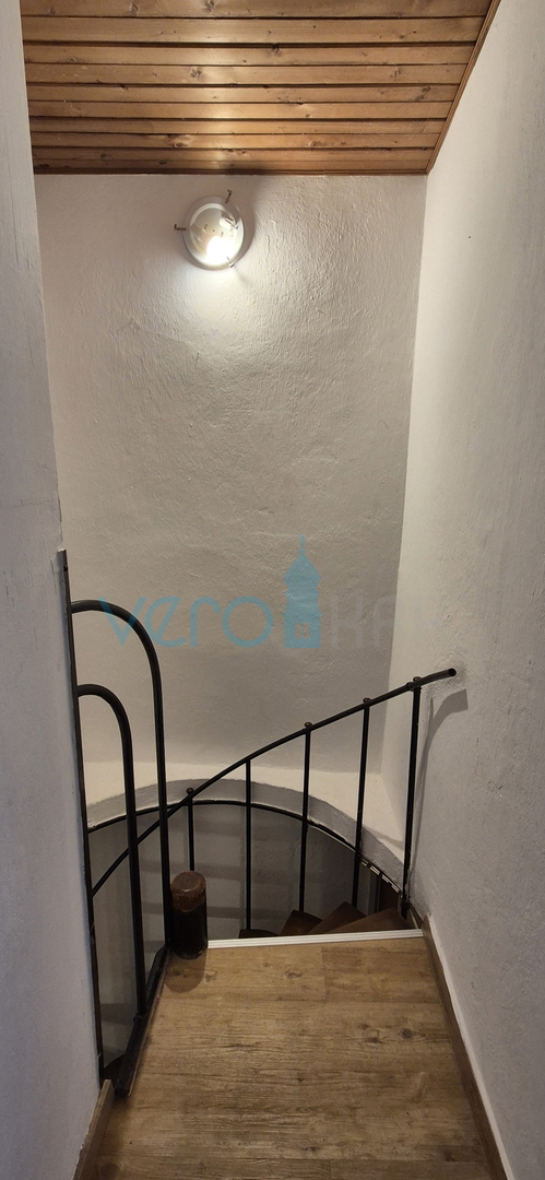 Isola di Krk, Dobrinj, dintorni, casa indipendente con ampio giardino, in vendita