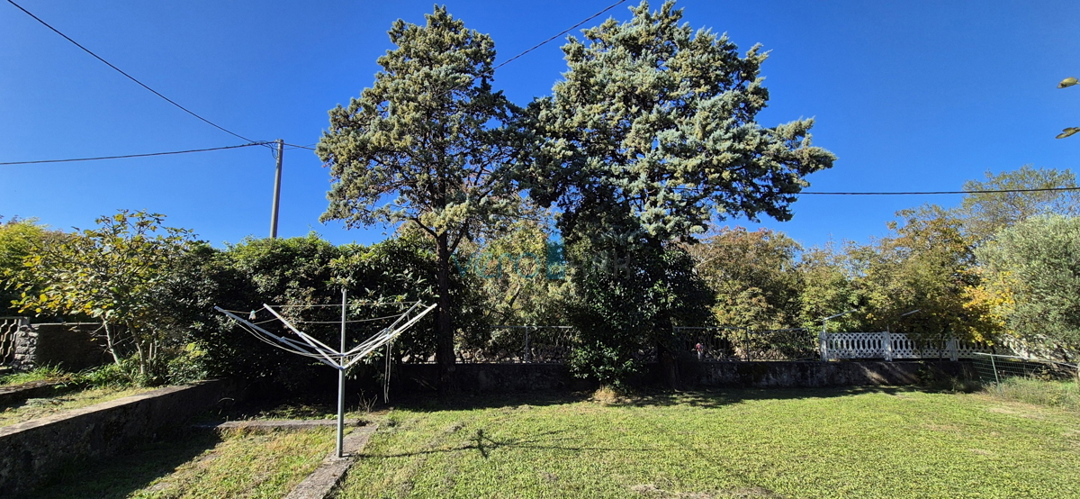 Isola di Krk, Dobrinj, dintorni, casa indipendente con ampio giardino, in vendita