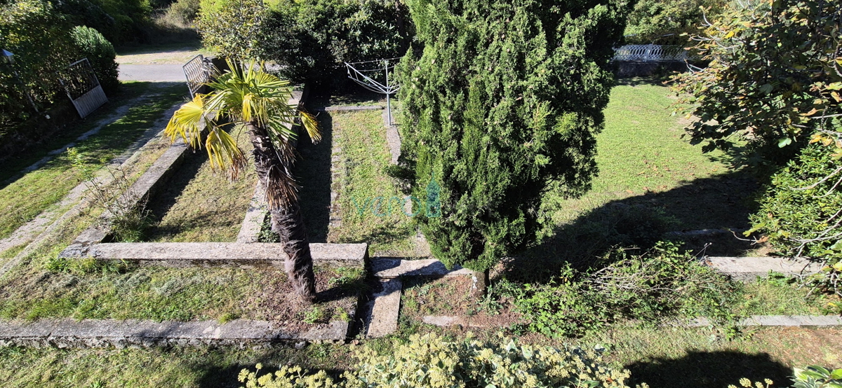 Isola di Krk, Dobrinj, dintorni, casa indipendente con ampio giardino, in vendita