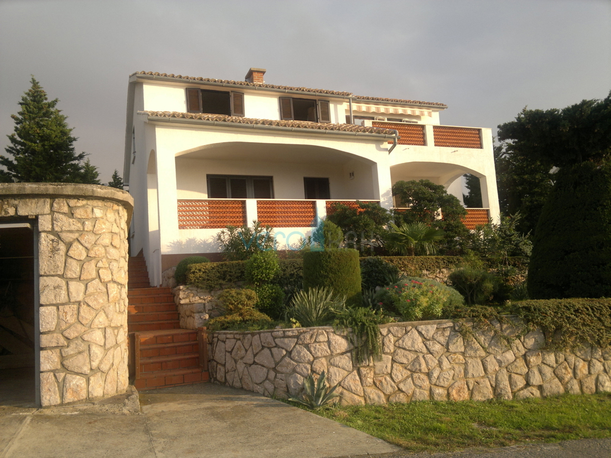 Stinica, città di Senj, entroterra, casa indipendente con 3 appartamenti, vista, vendita