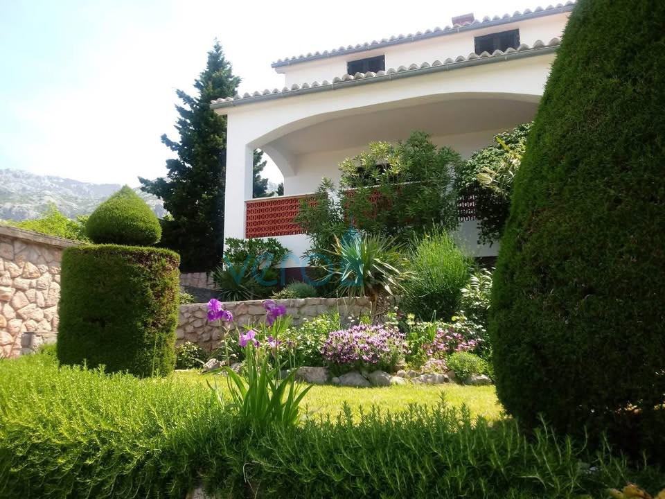 Stinica, città di Senj, entroterra, casa indipendente con 3 appartamenti, vista, vendita