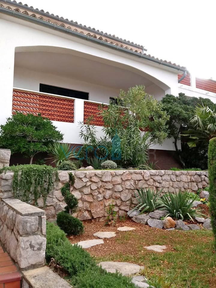 Stinica, città di Senj, entroterra, casa indipendente con 3 appartamenti, vista, vendita