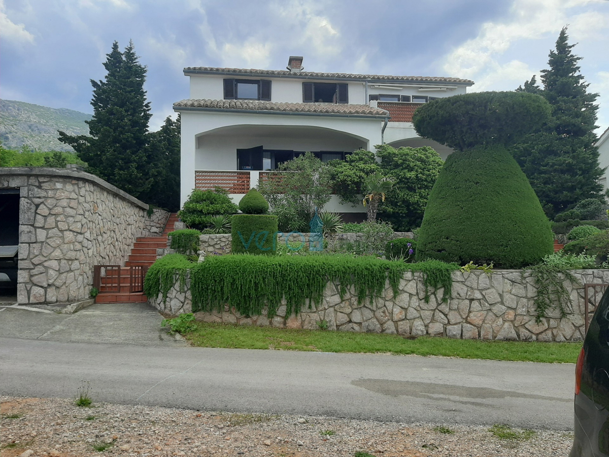 Stinica, città di Senj, entroterra, casa indipendente con 3 appartamenti, vista, vendita