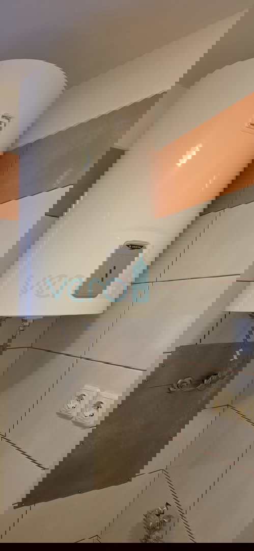 Bakar, appartamento trilocale con soggiorno, 71 m2, piano terra, centro, vicino al mare, in vendita