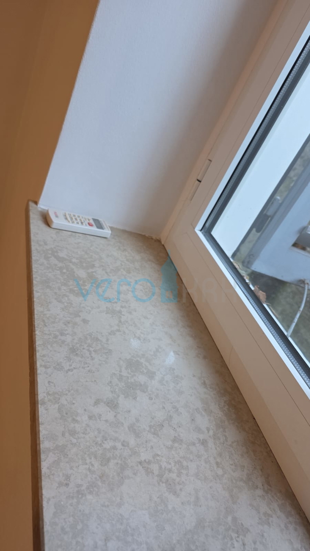 Bakar, appartamento trilocale con soggiorno, 71 m2, piano terra, centro, vicino al mare, in vendita