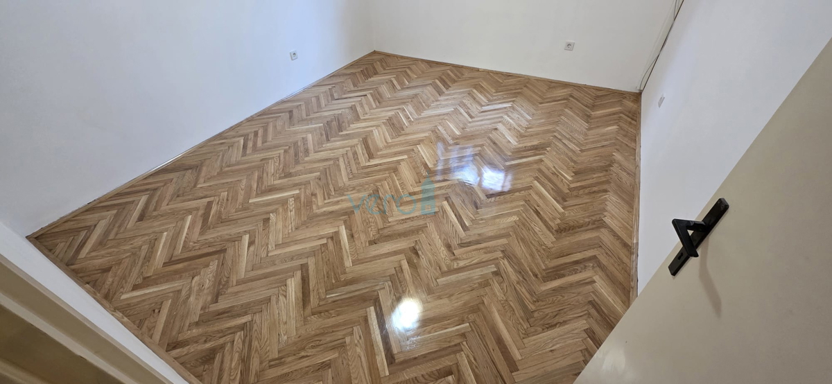 Bakar, appartamento trilocale con soggiorno, 71 m2, piano terra, centro, vicino al mare, in vendita