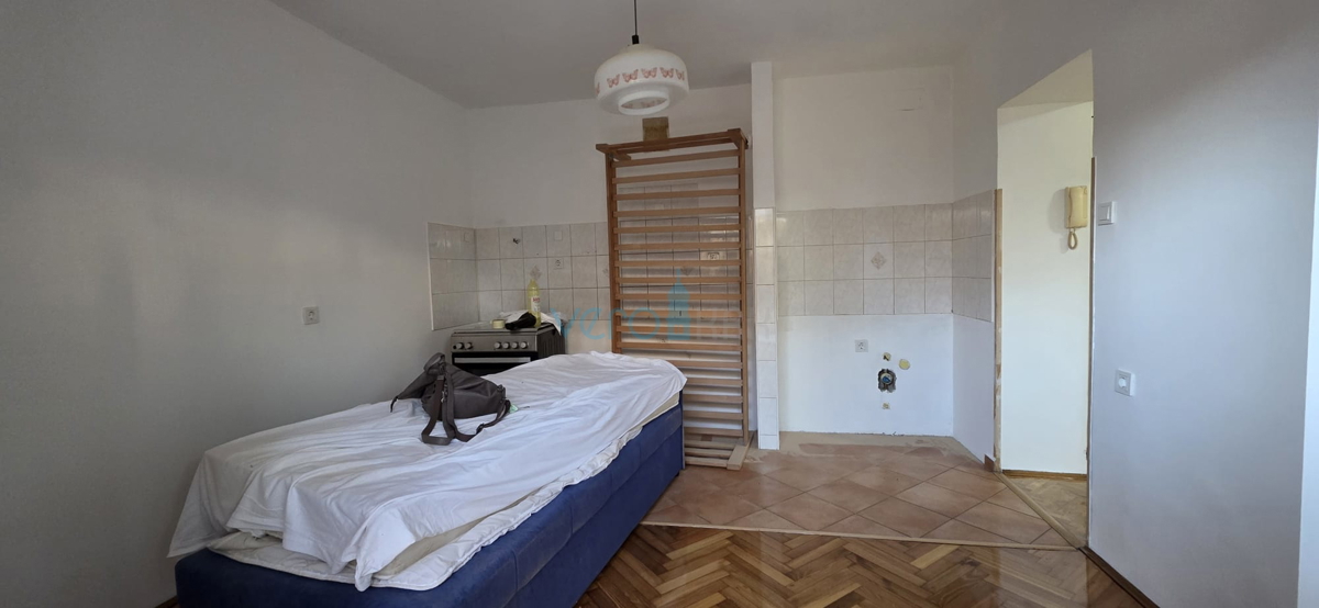 Bakar, appartamento trilocale con soggiorno, 71 m2, piano terra, centro, vicino al mare, in vendita