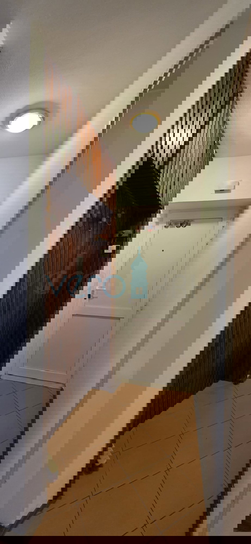 Bakar, appartamento trilocale con soggiorno, 71 m2, piano terra, centro, vicino al mare, in vendita